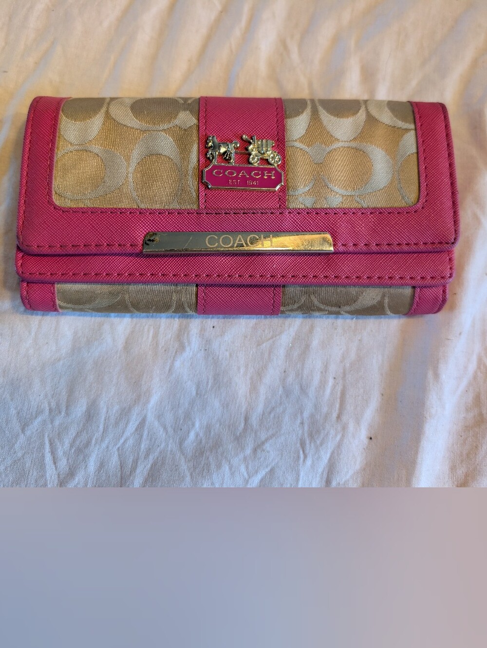 2/120$ Coach Pink Trim Signature Canvas Continental Wallet